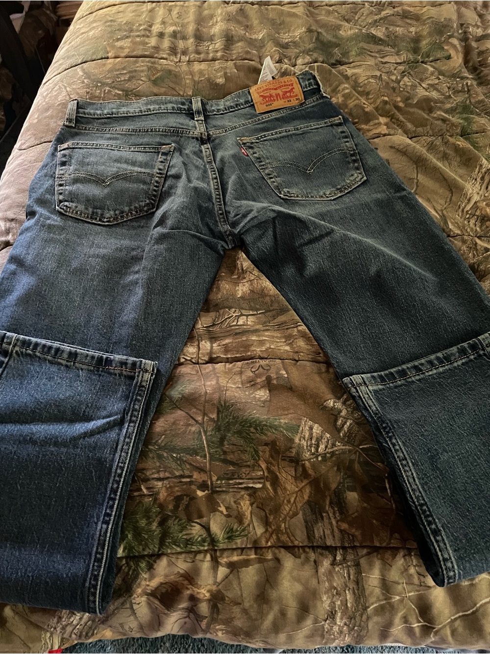 Levi's Men's Dark Blue Denim Relaxed Fit Jeans